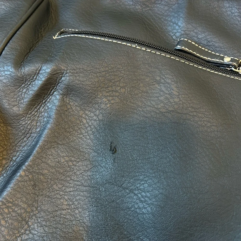 Black buckle leather Jones New York shoulder bag medium size